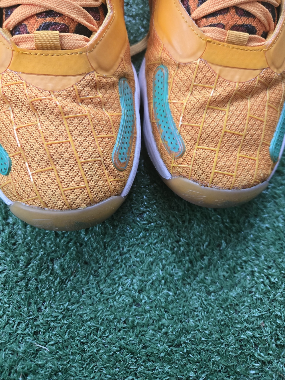 Adidas D.O.N. Issue #3 "Minifig - Picture 15 of 16